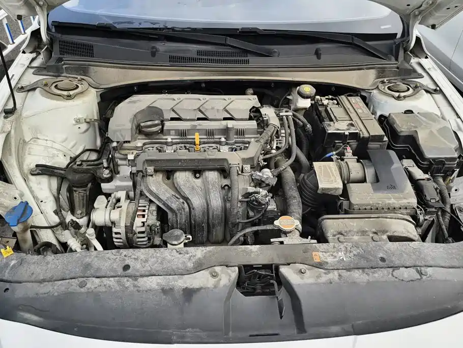Hyundai Elantra — фото 10