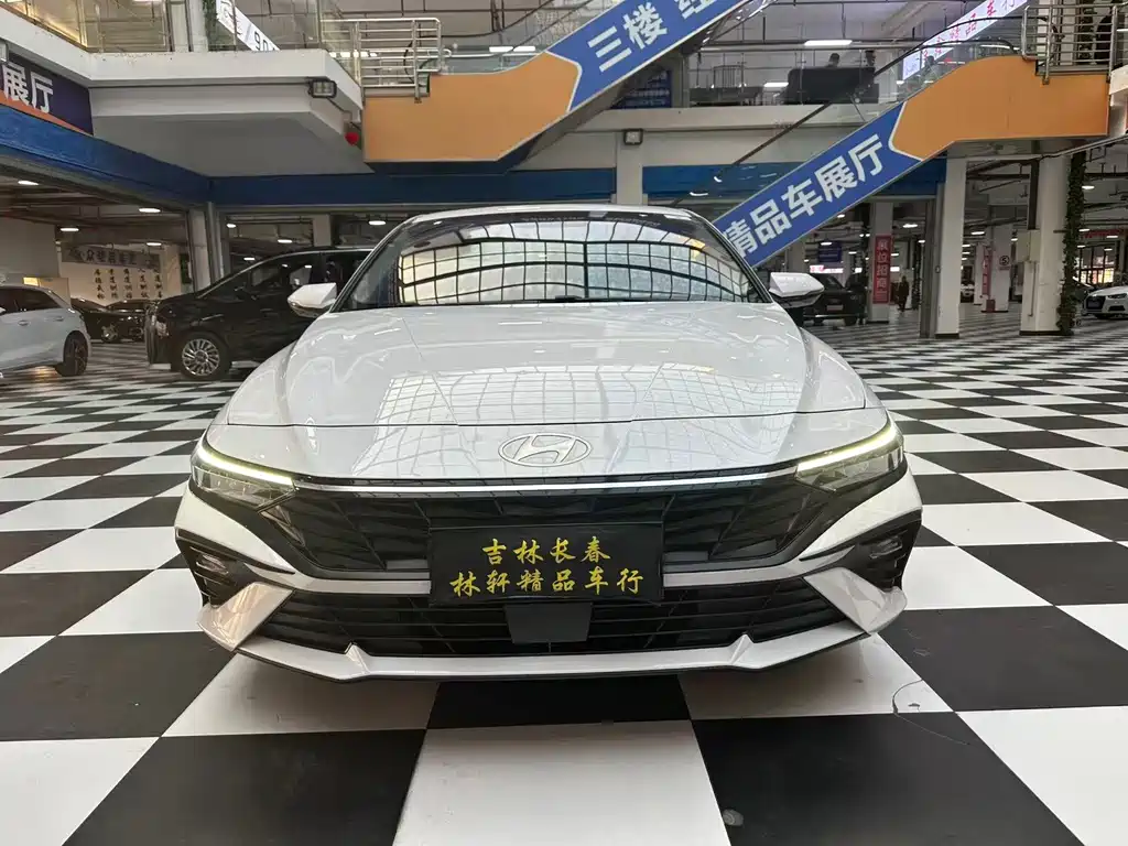Hyundai Elantra — фото 2