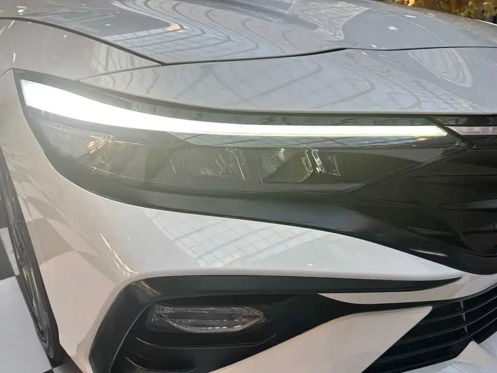 Hyundai Elantra — фото 4