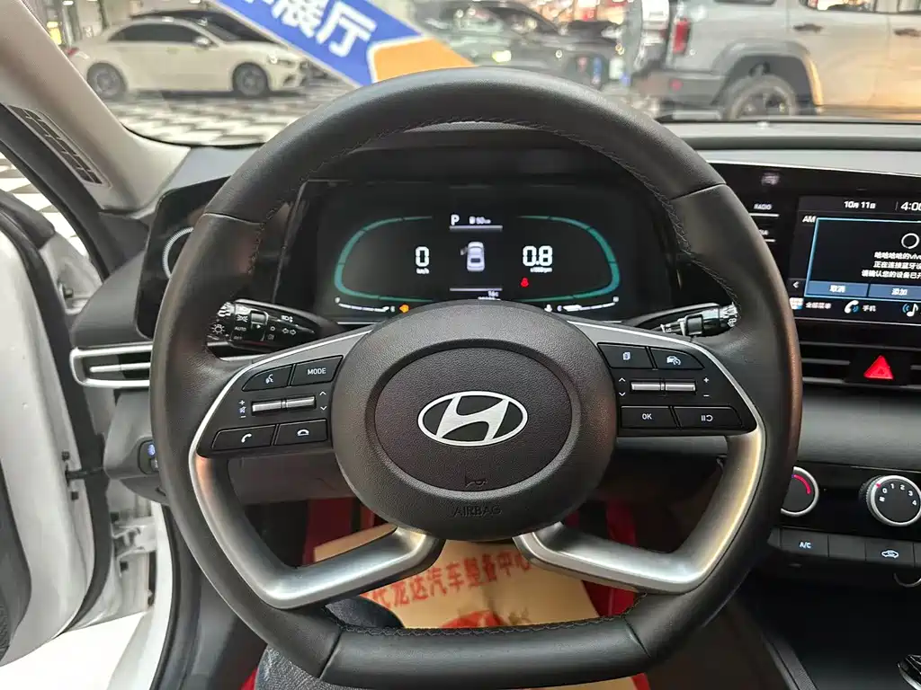 Hyundai Elantra — фото 10