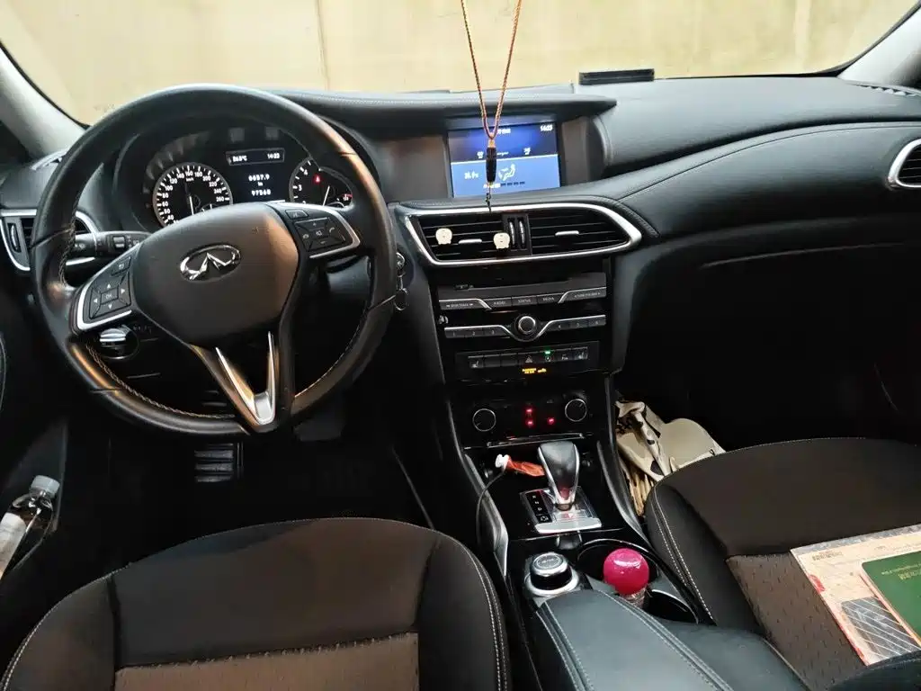 Infiniti QX30 — фото 10