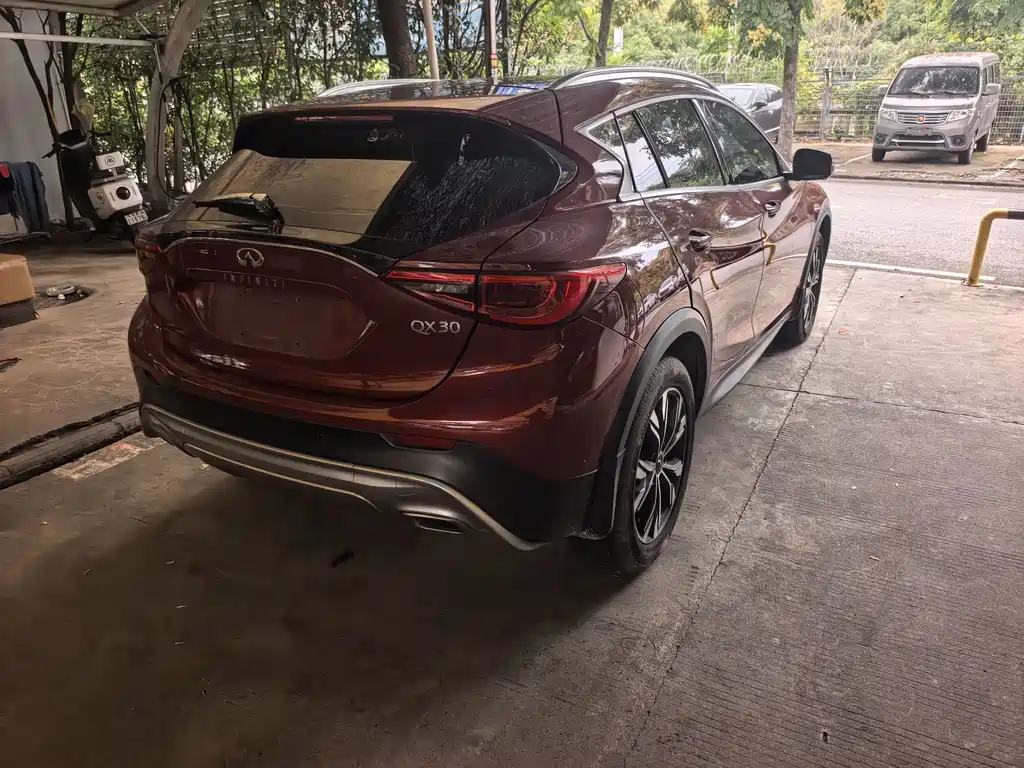 Infiniti QX30 — фото 15
