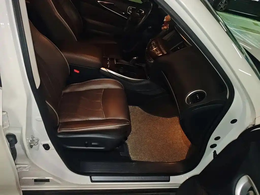 Infiniti QX60 (Import) — фото 19