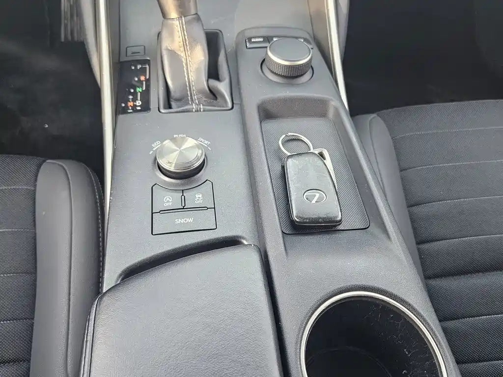 Lexus IS — фото 9