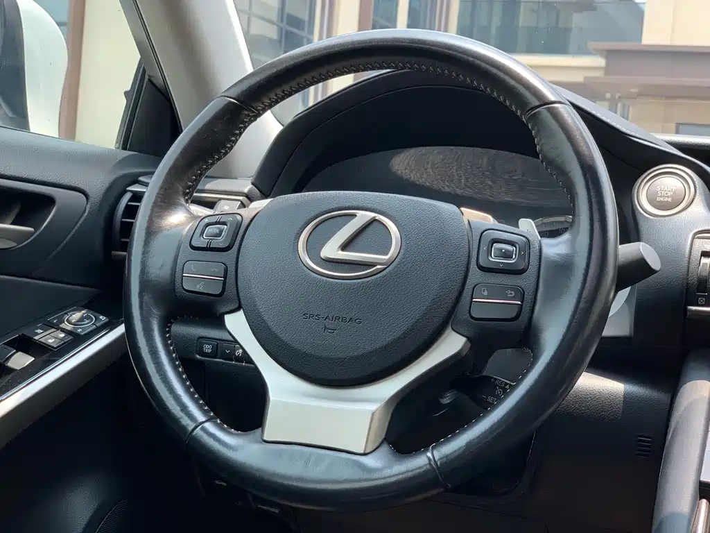 Lexus IS — фото 18