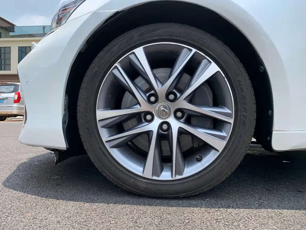 Lexus IS — фото 9