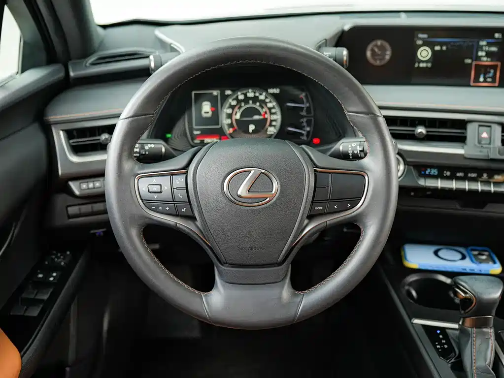 Lexus UX — фото 20