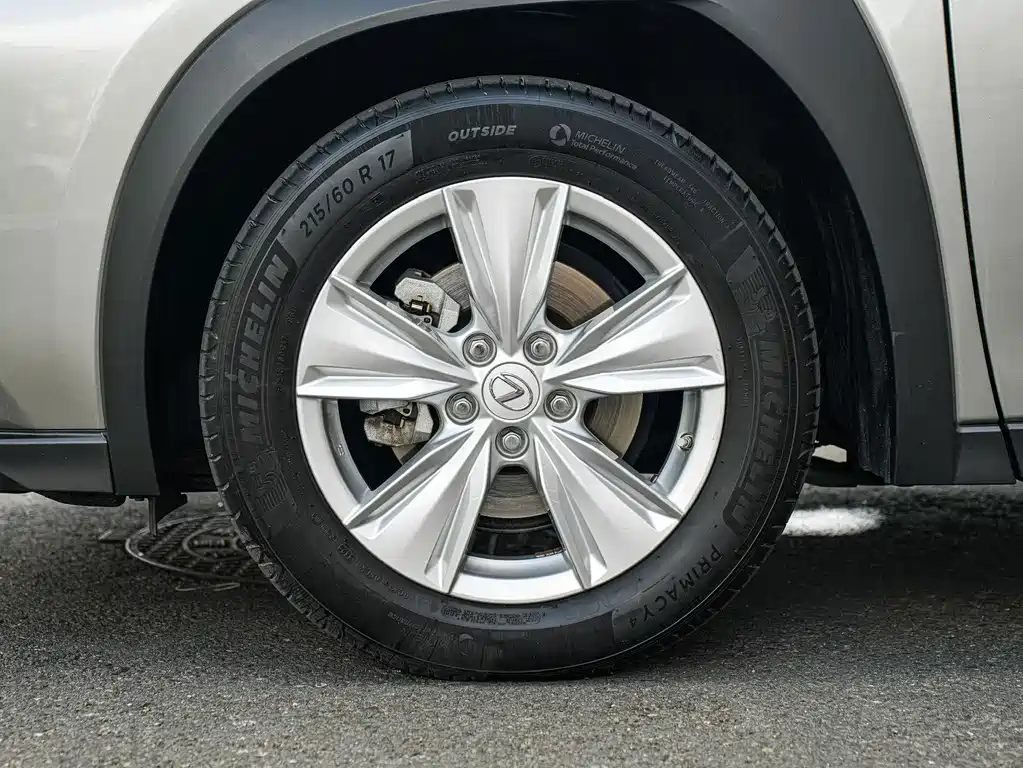 Lexus UX — фото 8