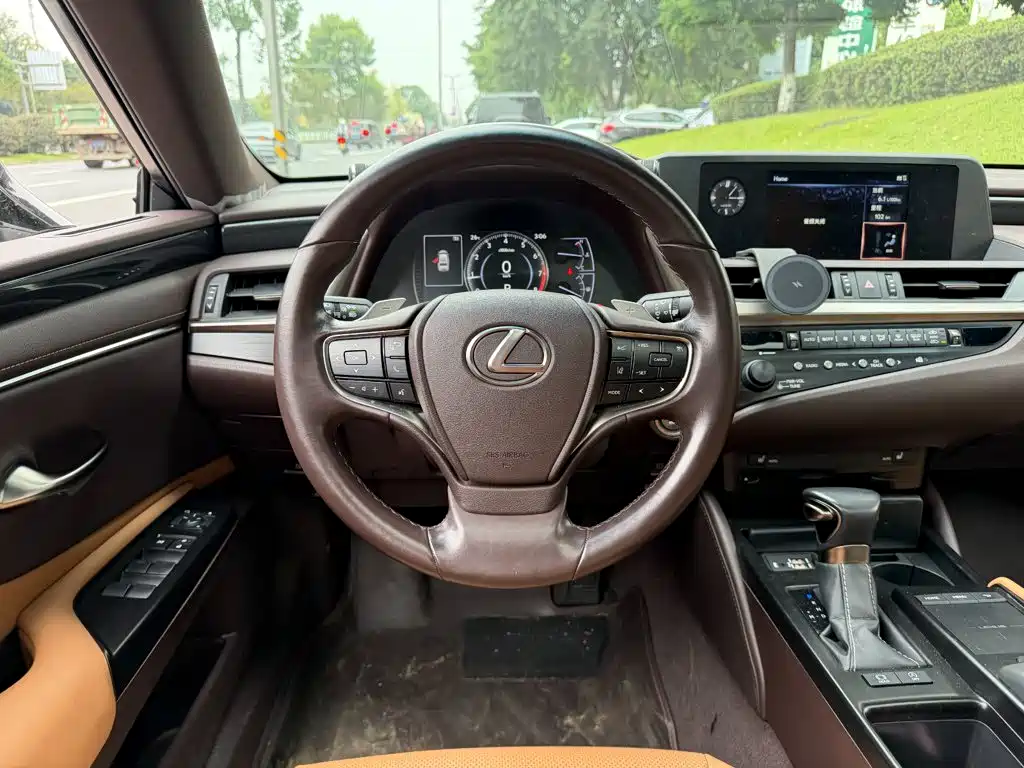 Lexus ES — фото 14