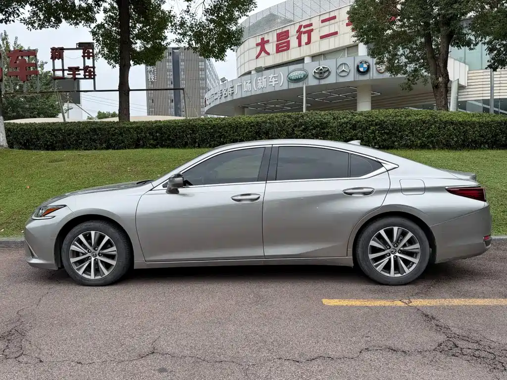 Lexus ES — фото 3