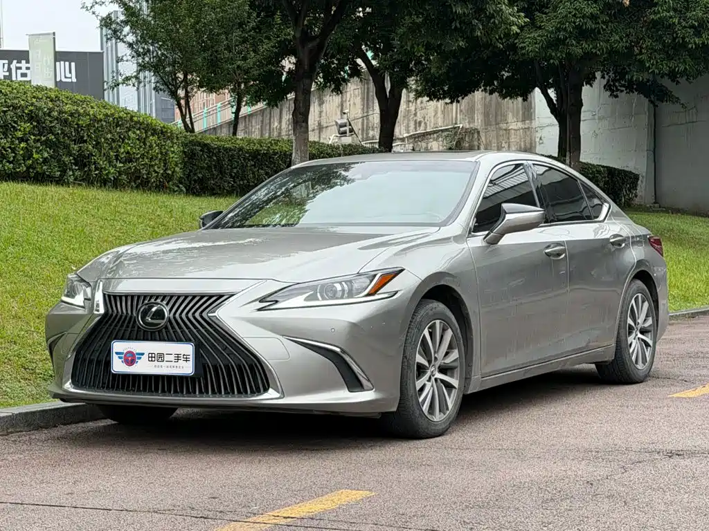 Lexus ES — фото 1