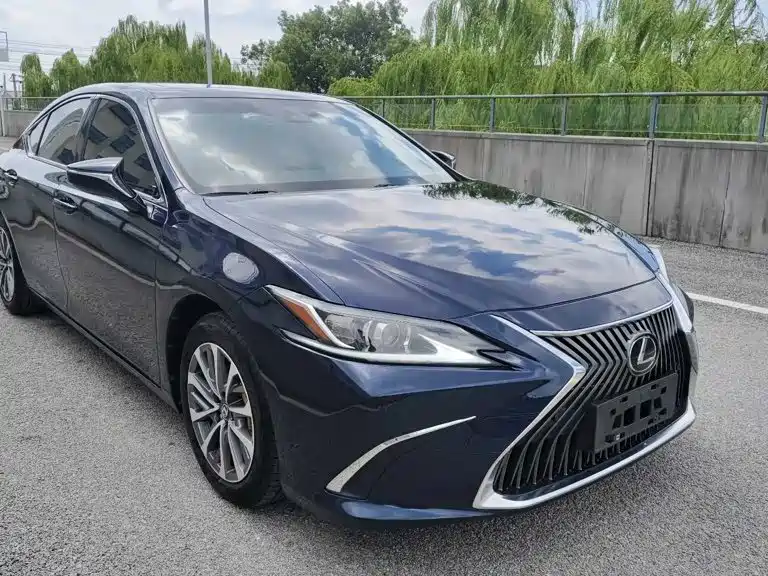 Lexus ES — фото 3