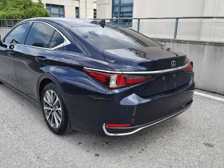 Lexus ES — фото 4