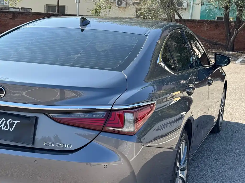 Lexus ES — фото 8