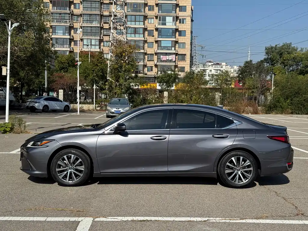 Lexus ES — фото 9