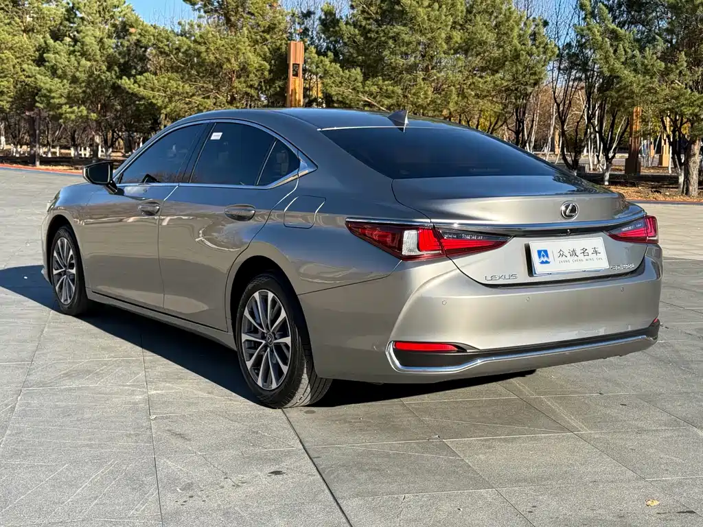 Lexus ES — фото 7