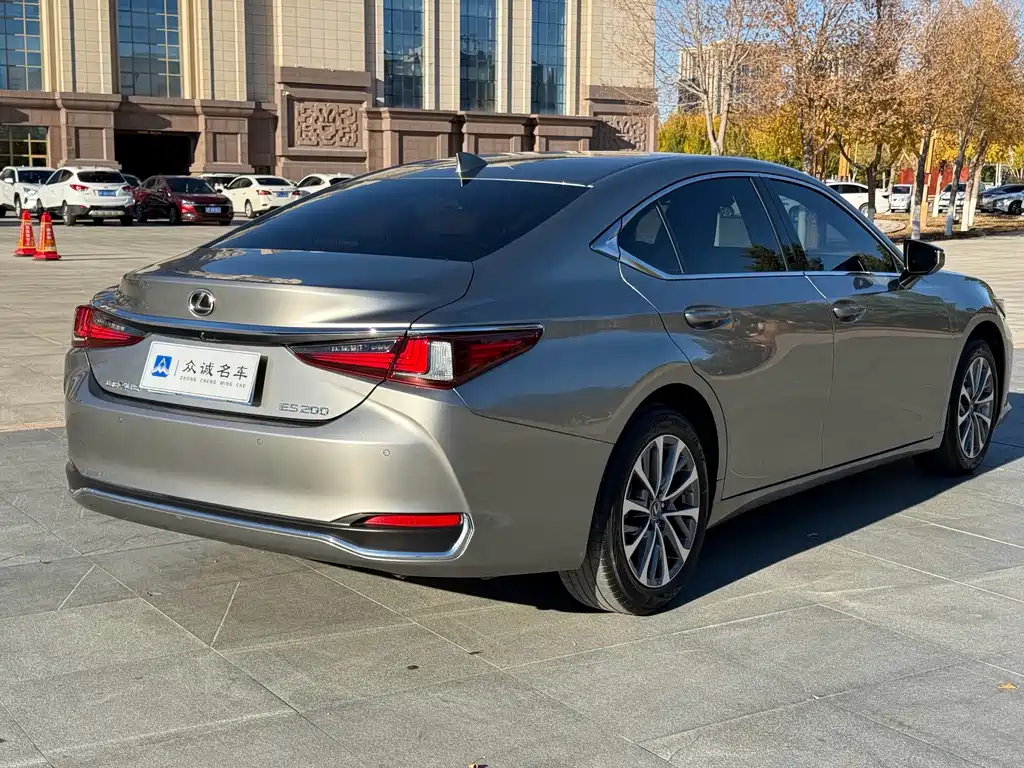Lexus ES — фото 9