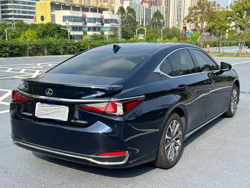 Lexus ES — фото 9