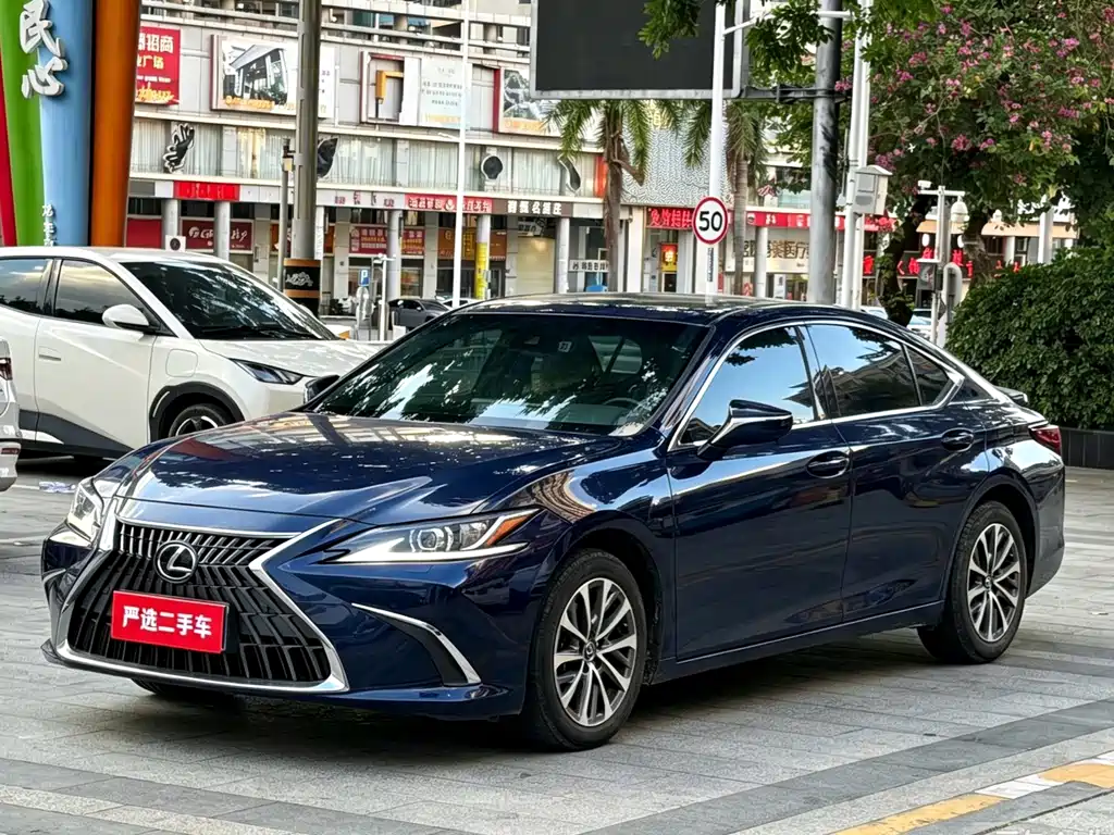 Lexus ES — фото 1