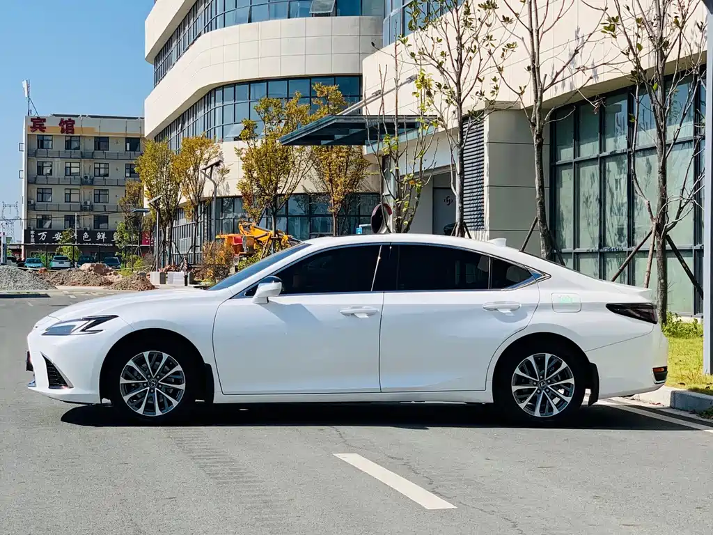 Lexus ES — фото 4