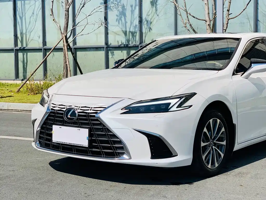 Lexus ES — фото 9