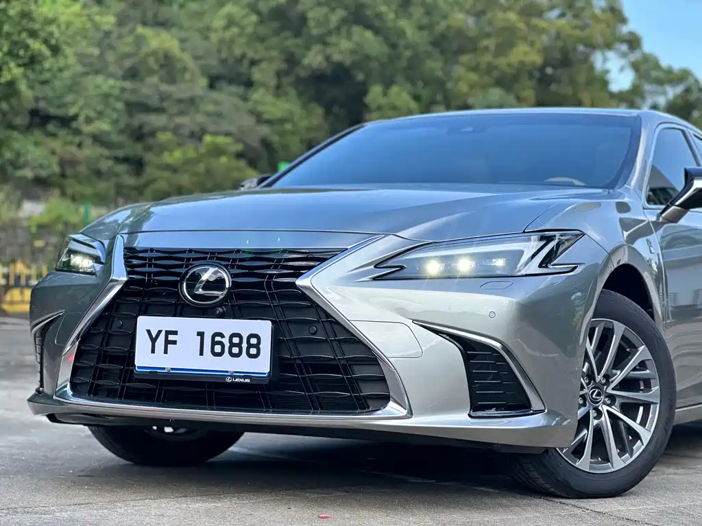 Lexus ES — фото 15