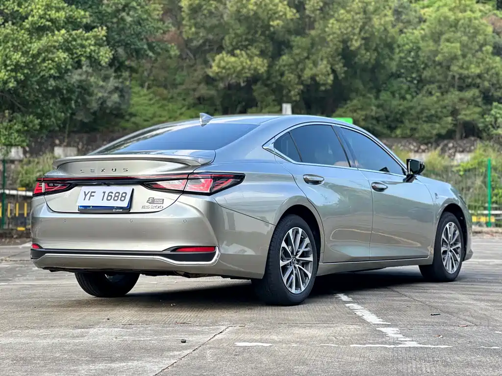 Lexus ES — фото 5