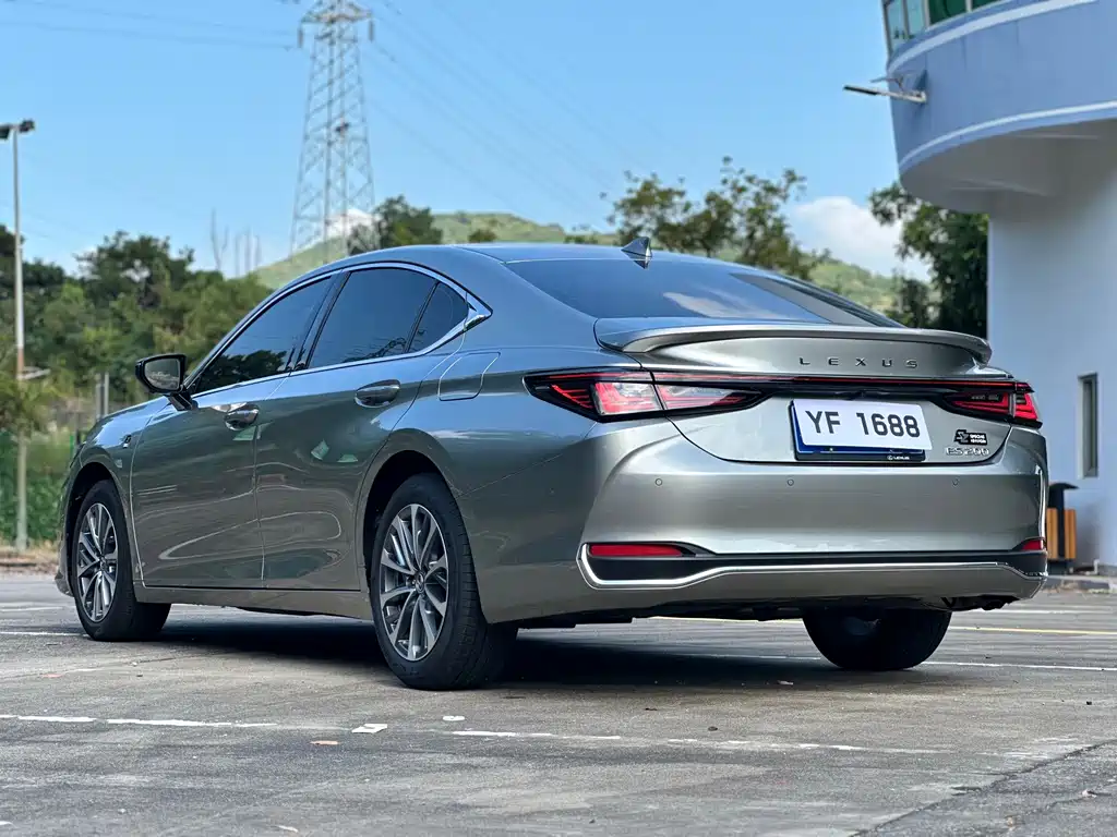 Lexus ES — фото 7