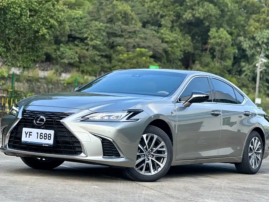 Lexus ES — фото 1