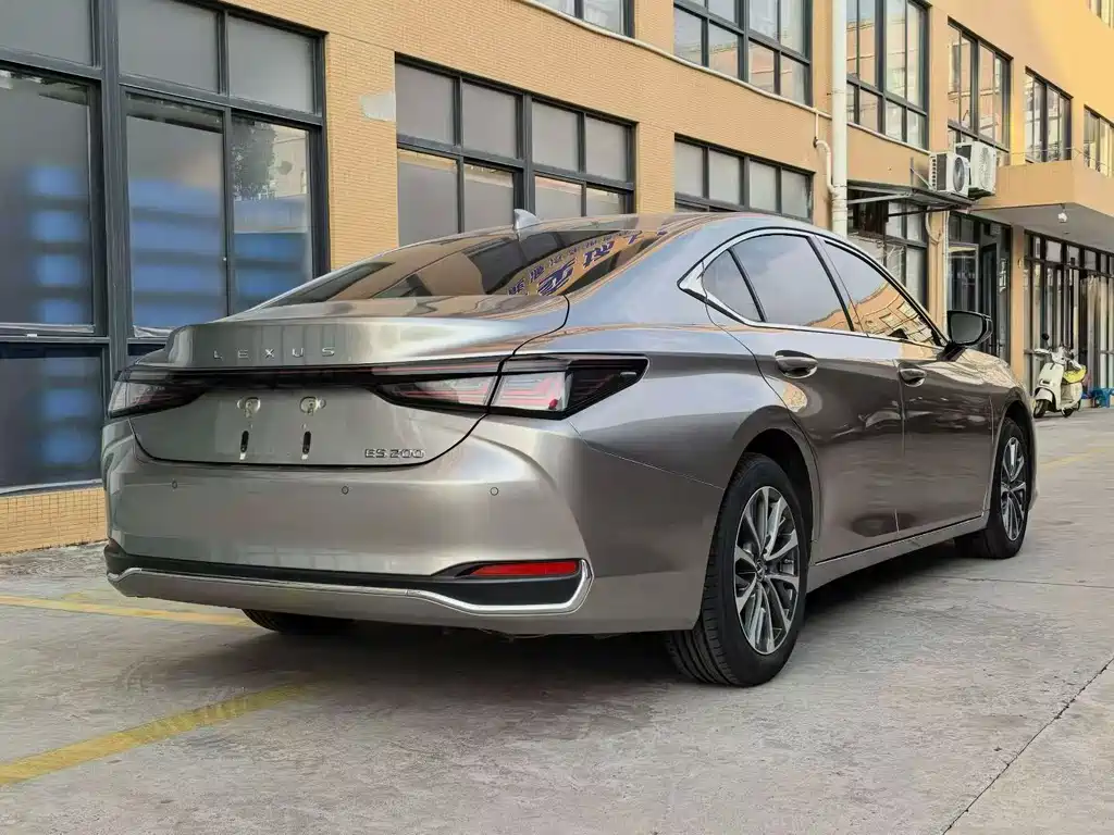 Lexus ES — фото 9