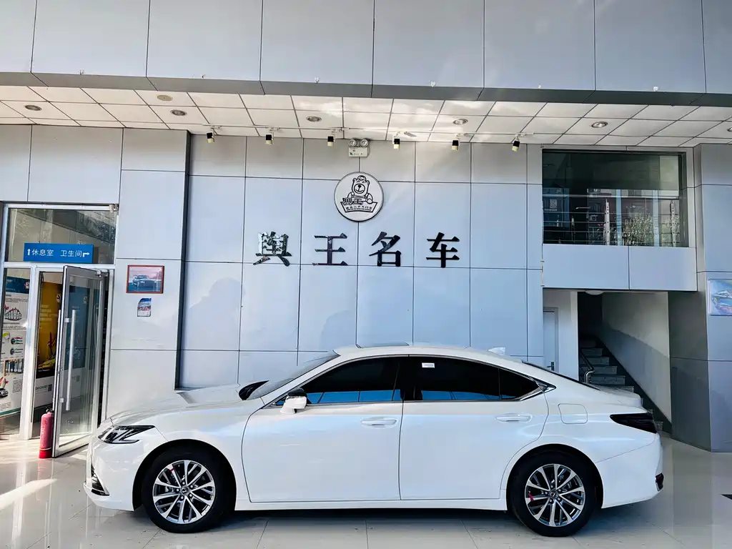 Lexus ES — фото 2