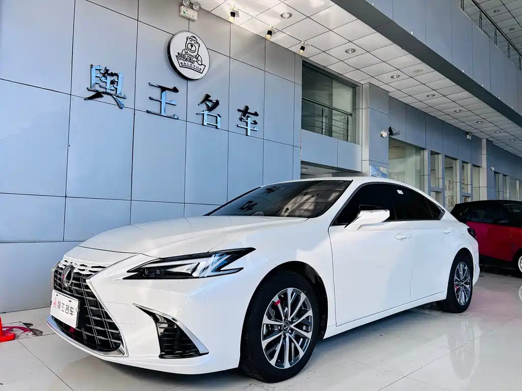 Lexus ES — фото 1