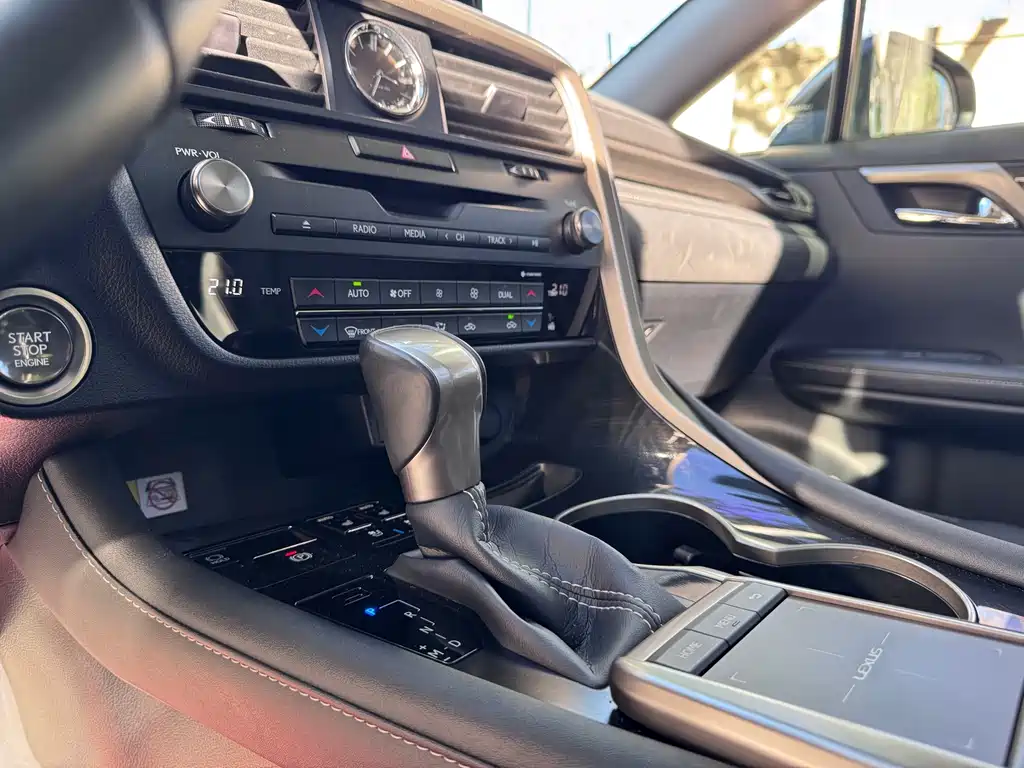 Lexus RX — фото 11