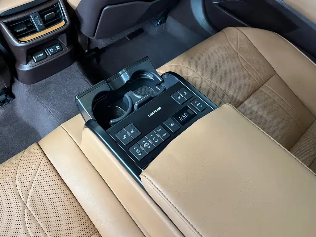 Lexus ES — фото 18
