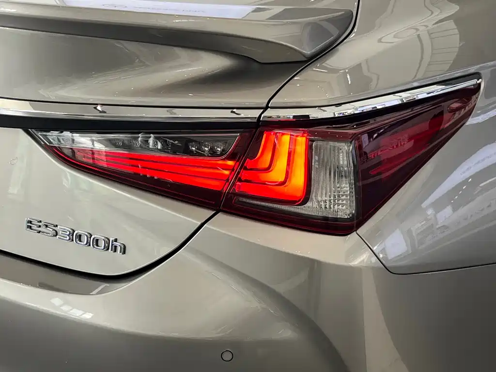 Lexus ES — фото 28