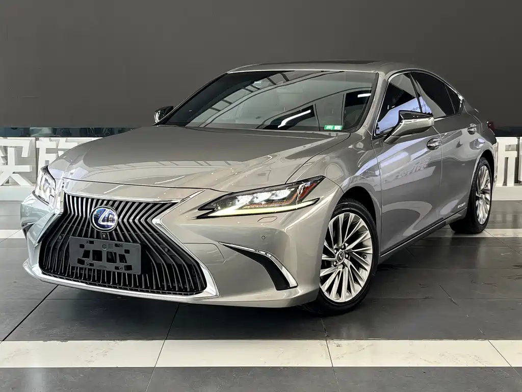 Lexus ES — фото 1