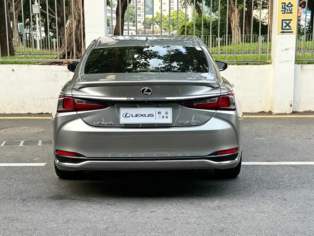 Lexus ES — фото 5