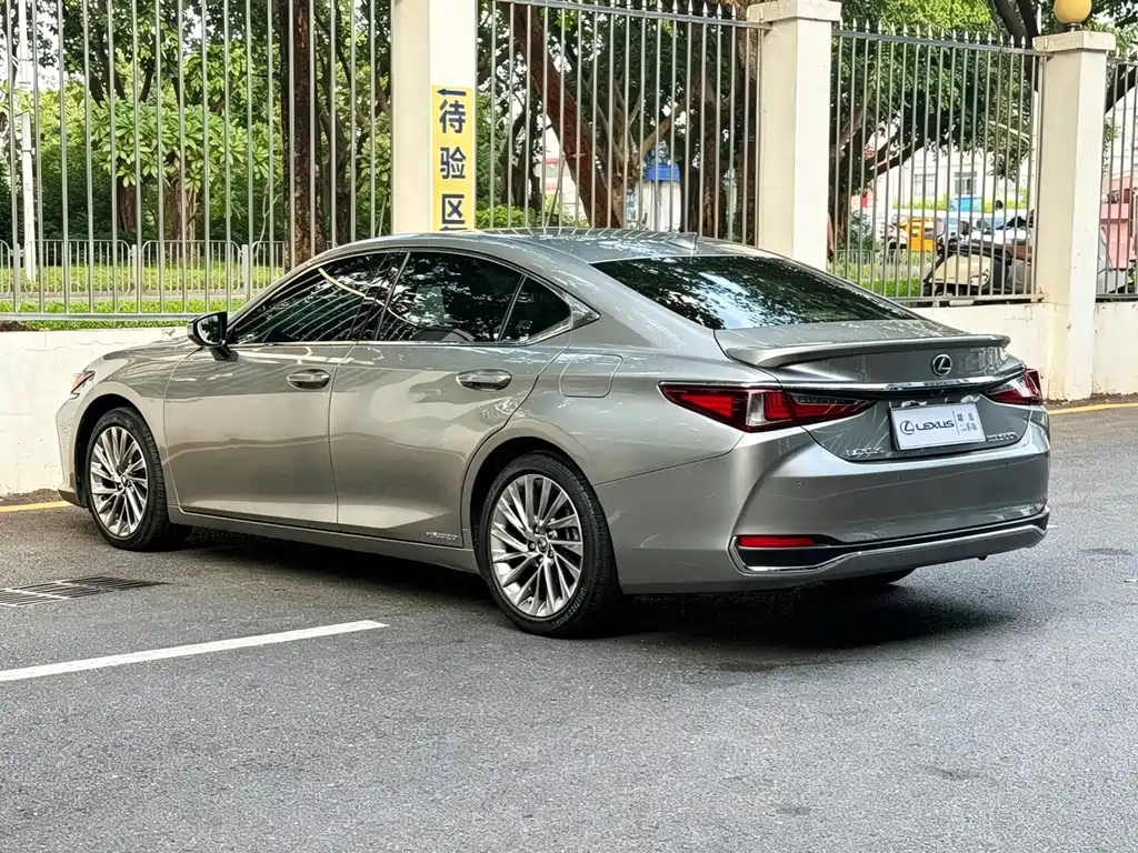 Lexus ES — фото 6