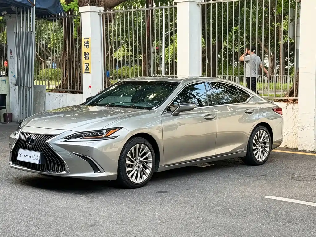 Lexus ES — фото 1