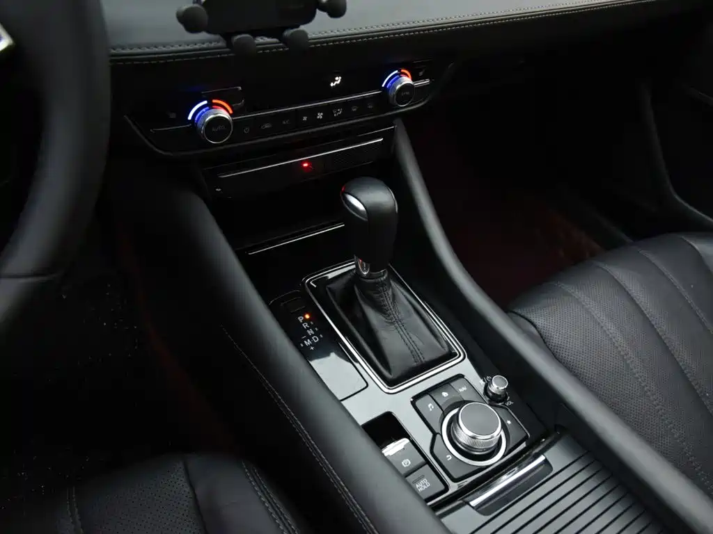 Mazda Atenza — фото 10