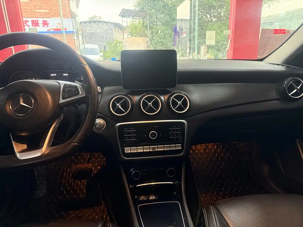 Mercedes-Benz GLA — фото 6