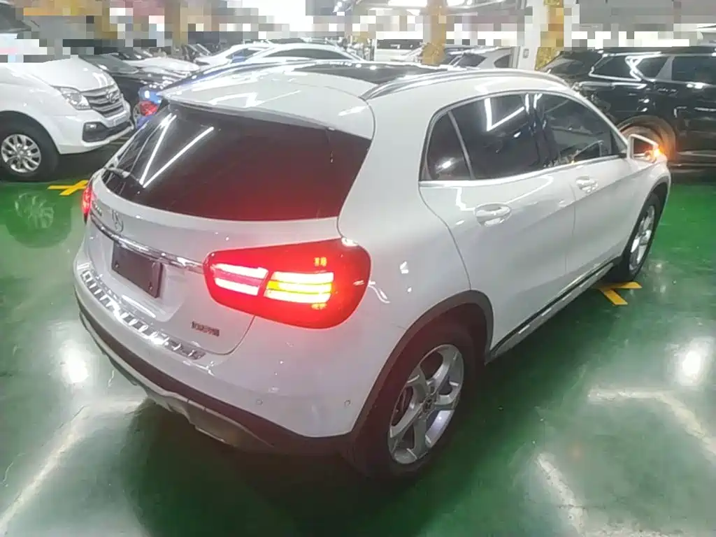 Mercedes-Benz GLA — фото 6