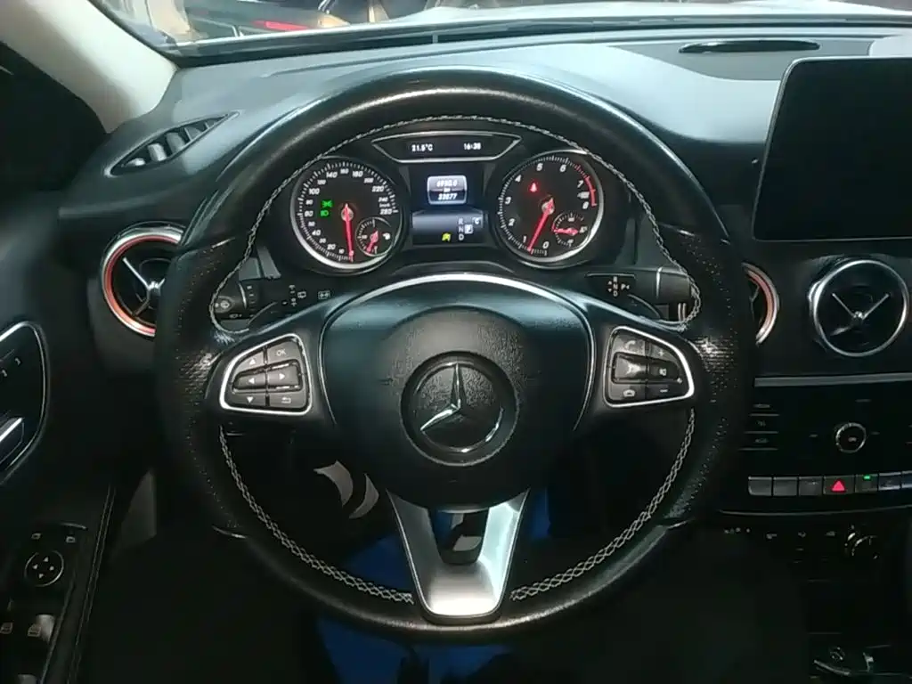 Mercedes-Benz GLA — фото 10