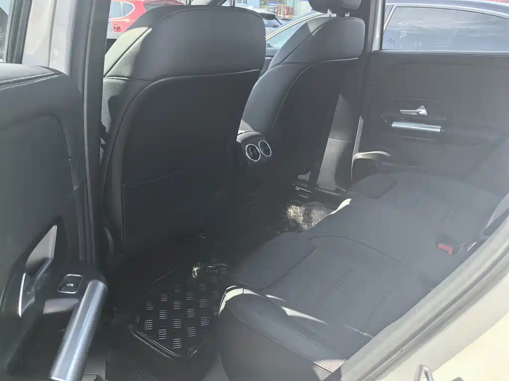 Mercedes-Benz EQA — фото 11