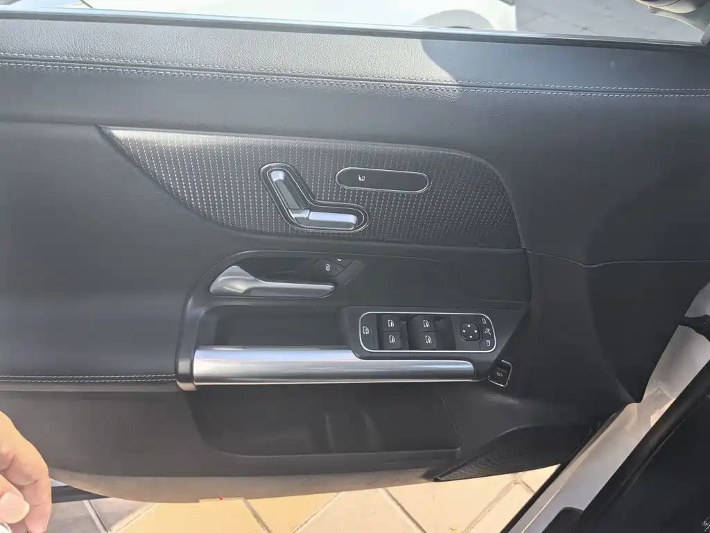 Mercedes-Benz EQA — фото 15