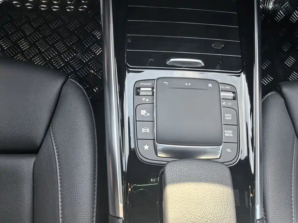 Mercedes-Benz EQA — фото 18