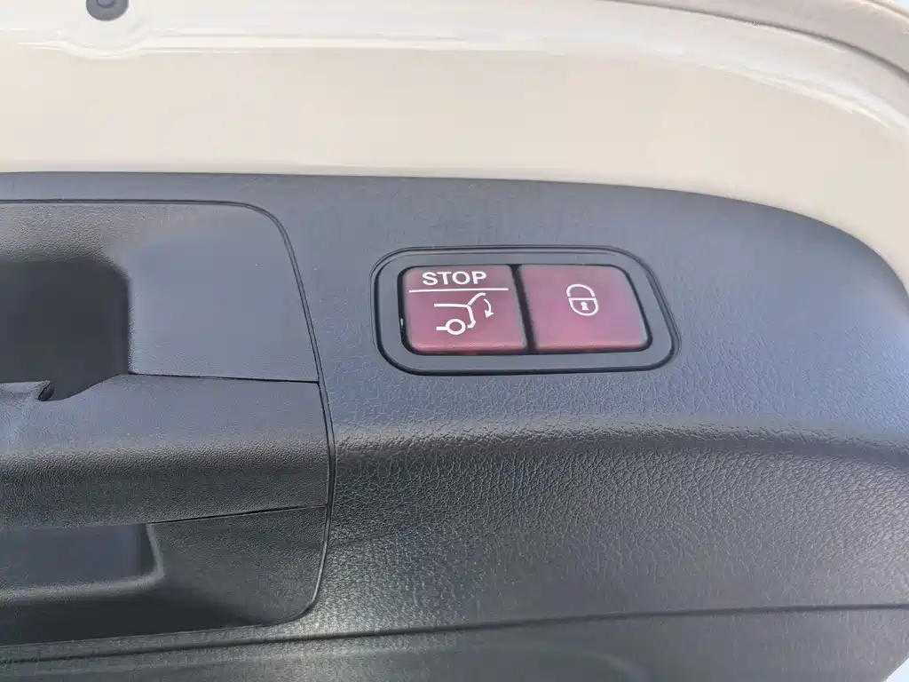 Mercedes-Benz EQA — фото 10