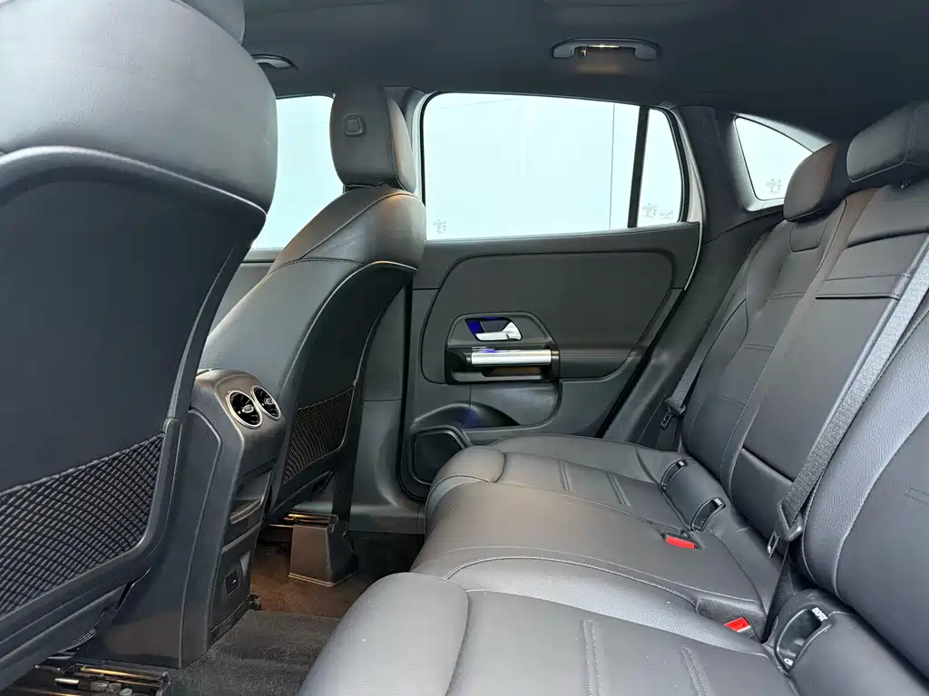 Mercedes-Benz GLA — фото 10