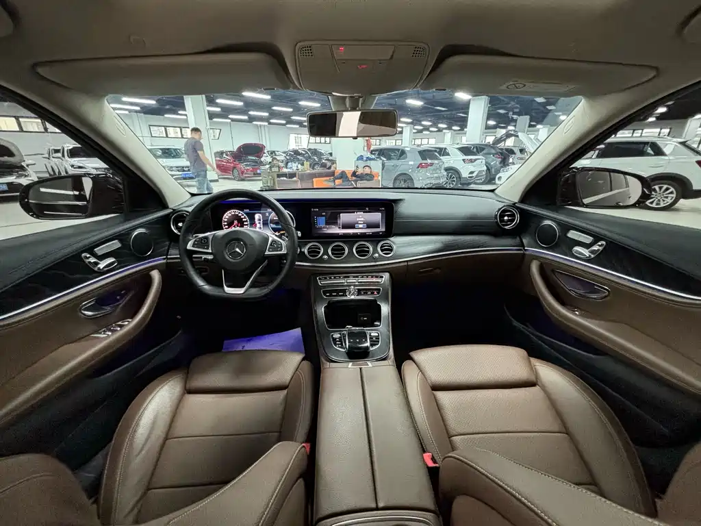 Mercedes-Benz E-Class — фото 9