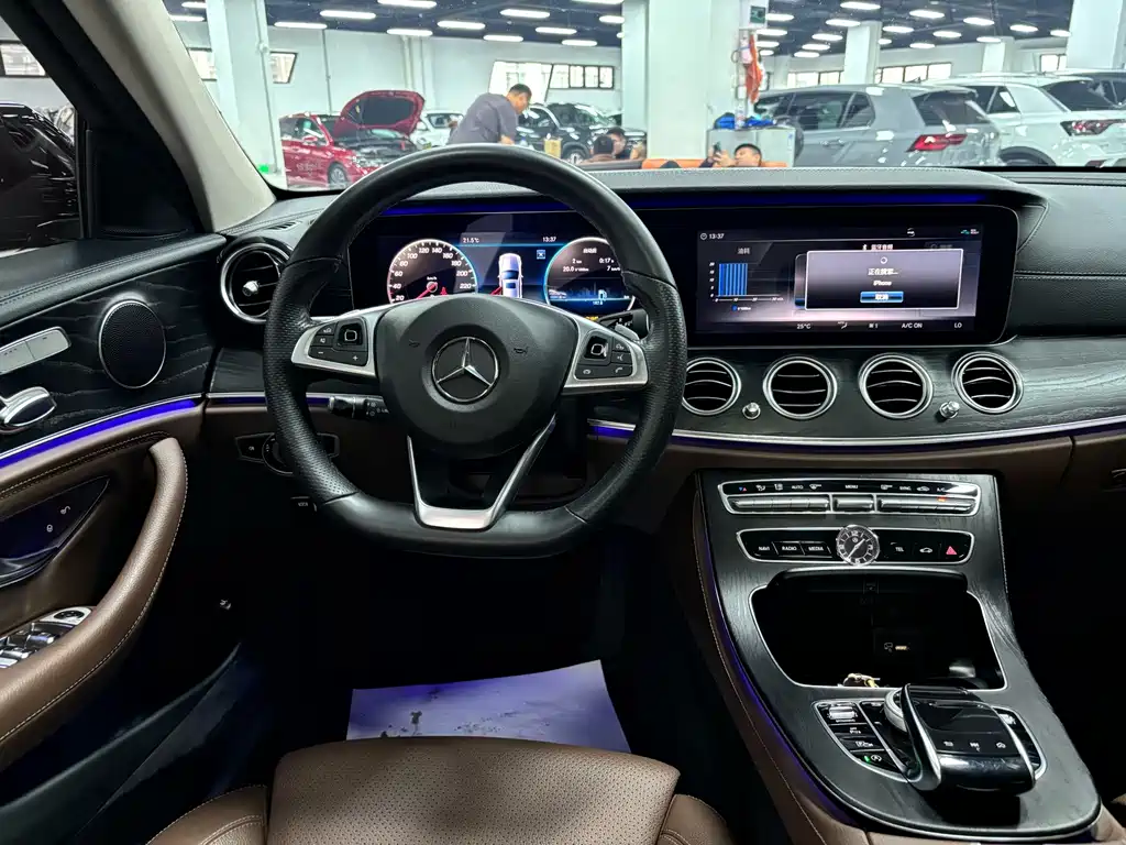 Mercedes-Benz E-Class — фото 10
